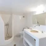 ثيلغو ميكونوس *
