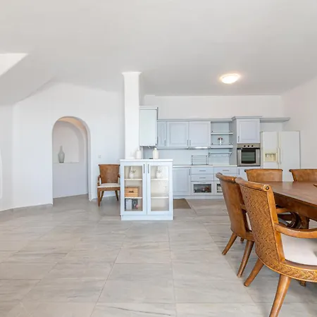 特尔格米科诺斯别墅 *